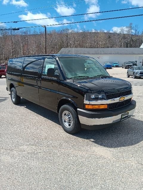 2026 Chevrolet Express 2500 Extended Work Van HD's photo