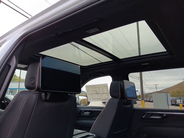 2026 Chevrolet Suburban Premier - Photo 22