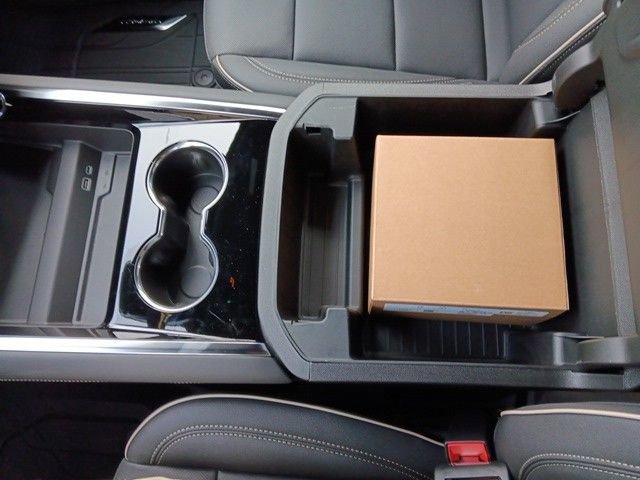 2026 Chevrolet Suburban Premier - Photo 18
