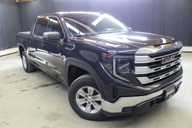 2022 GMC Sierra 4WD Crew Cab Short Box SLE's photo