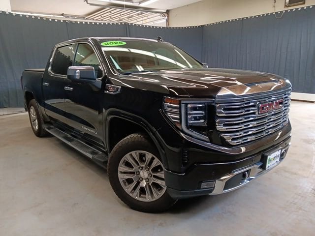 2025 GMC Sierra 4WD Crew Cab Short Box Denali's photo