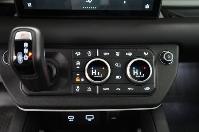 2024 Land Rover Defender S - Photo 27