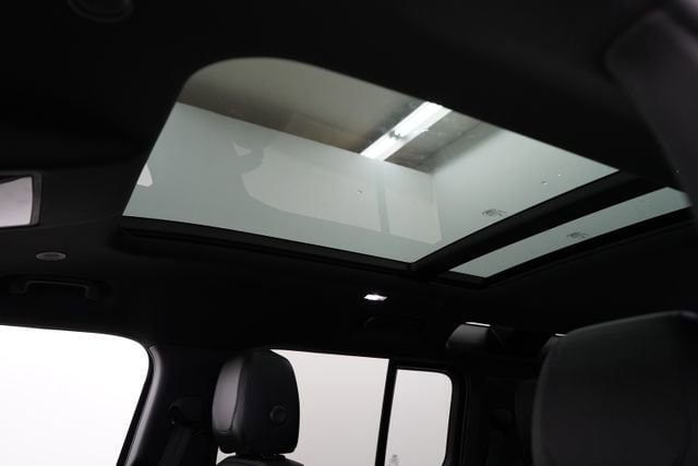 2024 Land Rover Defender S - Photo 30