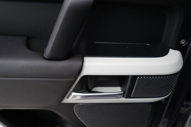 2024 Land Rover Defender S - Photo 37