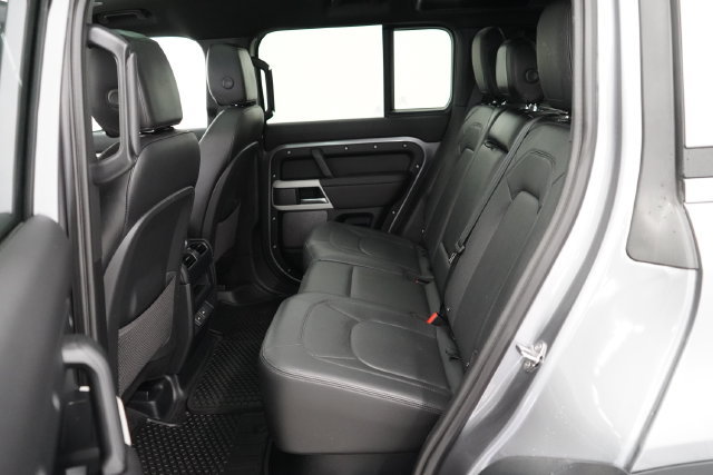 2024 Land Rover Defender S - Photo 10