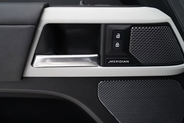 2024 Land Rover Defender S - Photo 34