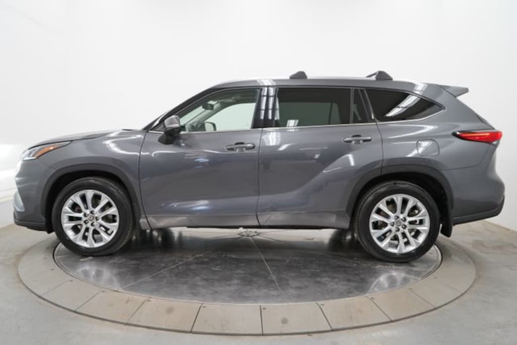 Used 2023 Toyota Highlander SUV