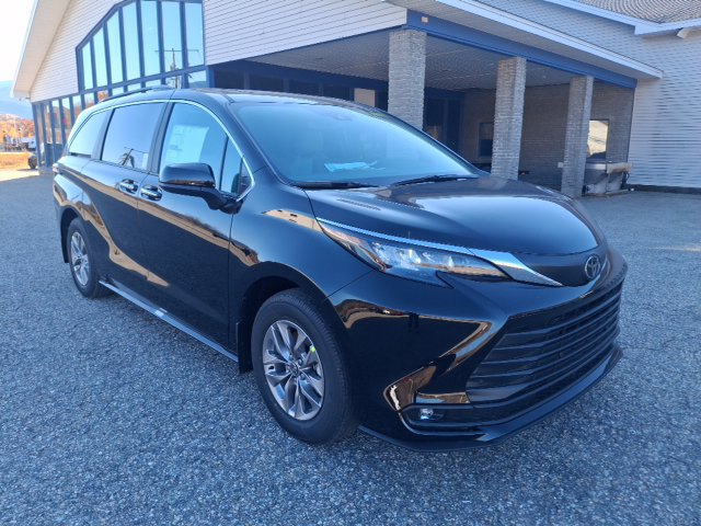 2026 Toyota Sienna XLE 7 PASSENGER