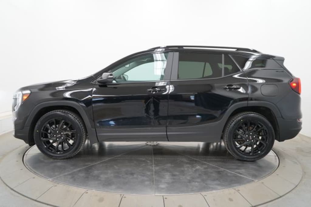 Used 2024 GMC Terrain SLE SUV
