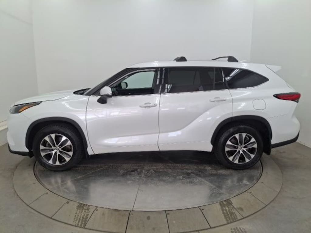Used 2022 Toyota Highlander XLE SUV