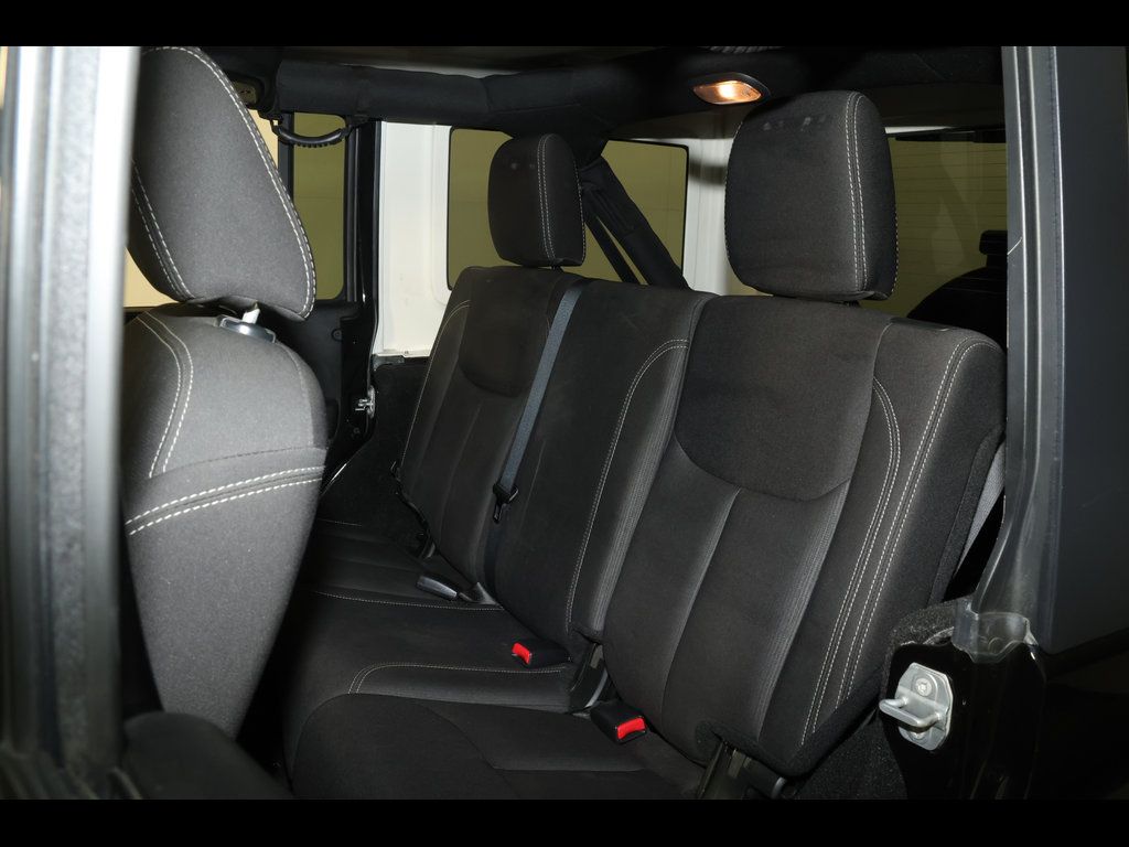 2017 Jeep Wrangler Unlimited Sahara - Photo 20