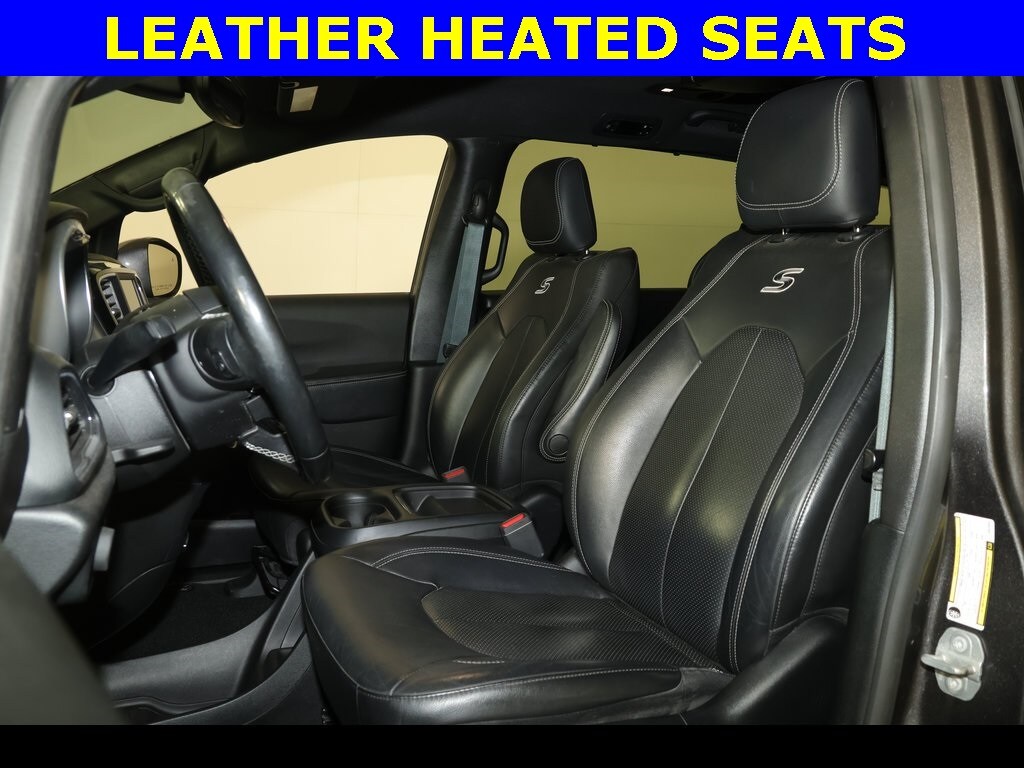2019 Chrysler Pacifica Touring L photo 3