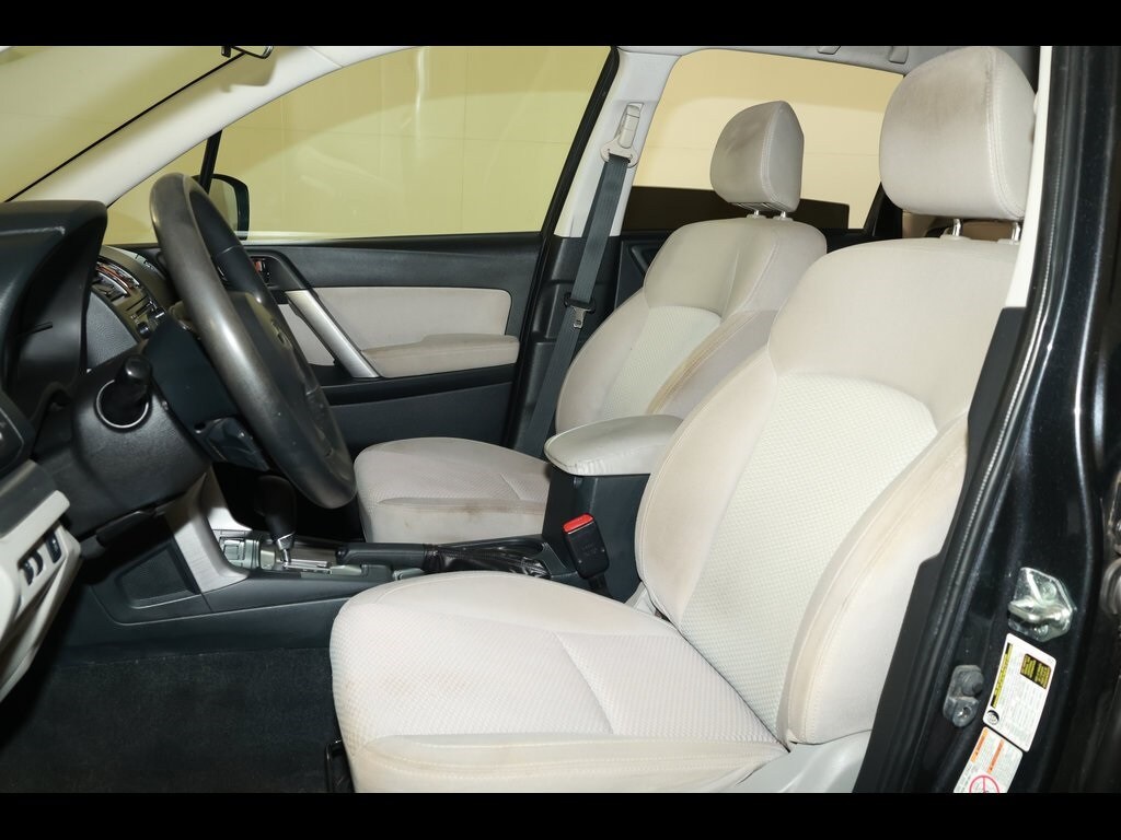 2015 Subaru Forester 2.5i photo 2