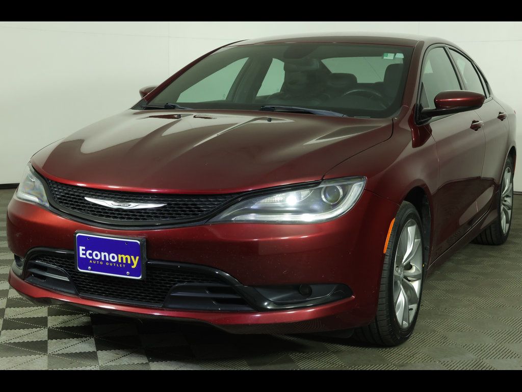 2016 Chrysler 200 S's photo