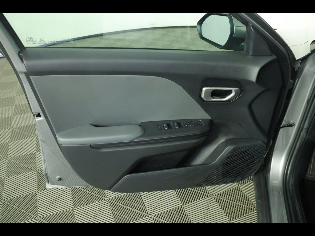 2025 Kia K4 LXS - Photo 14
