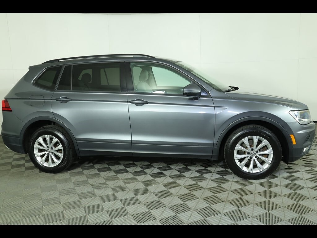 2018 Volkswagen Tiguan S photo 2