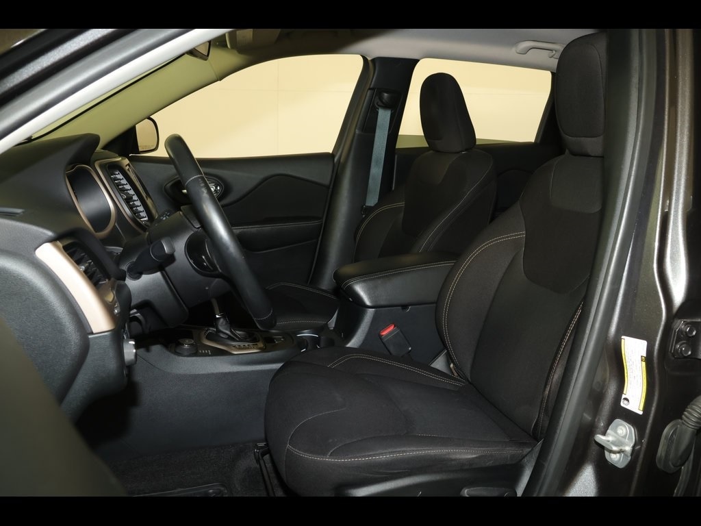 Used 2016 Jeep Cherokee Latitude SUV