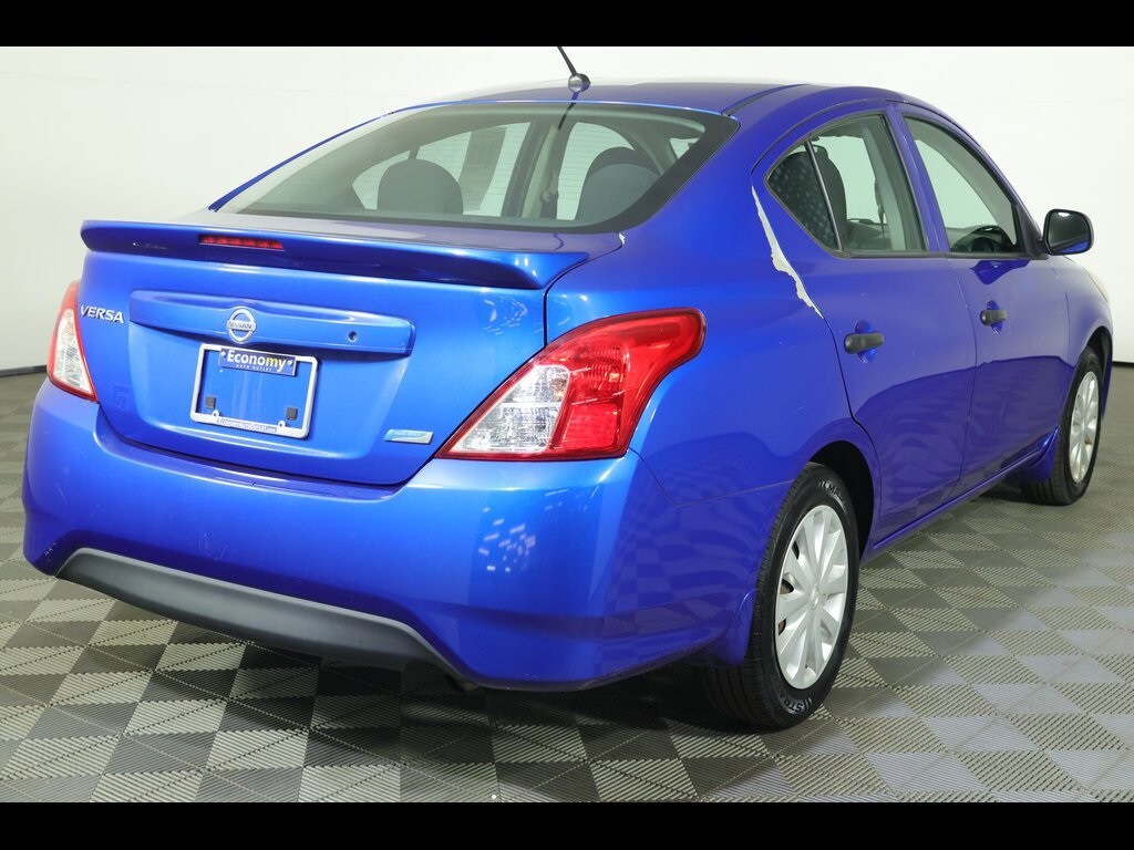 2015 Nissan Versa 1.6 Plus photo 2