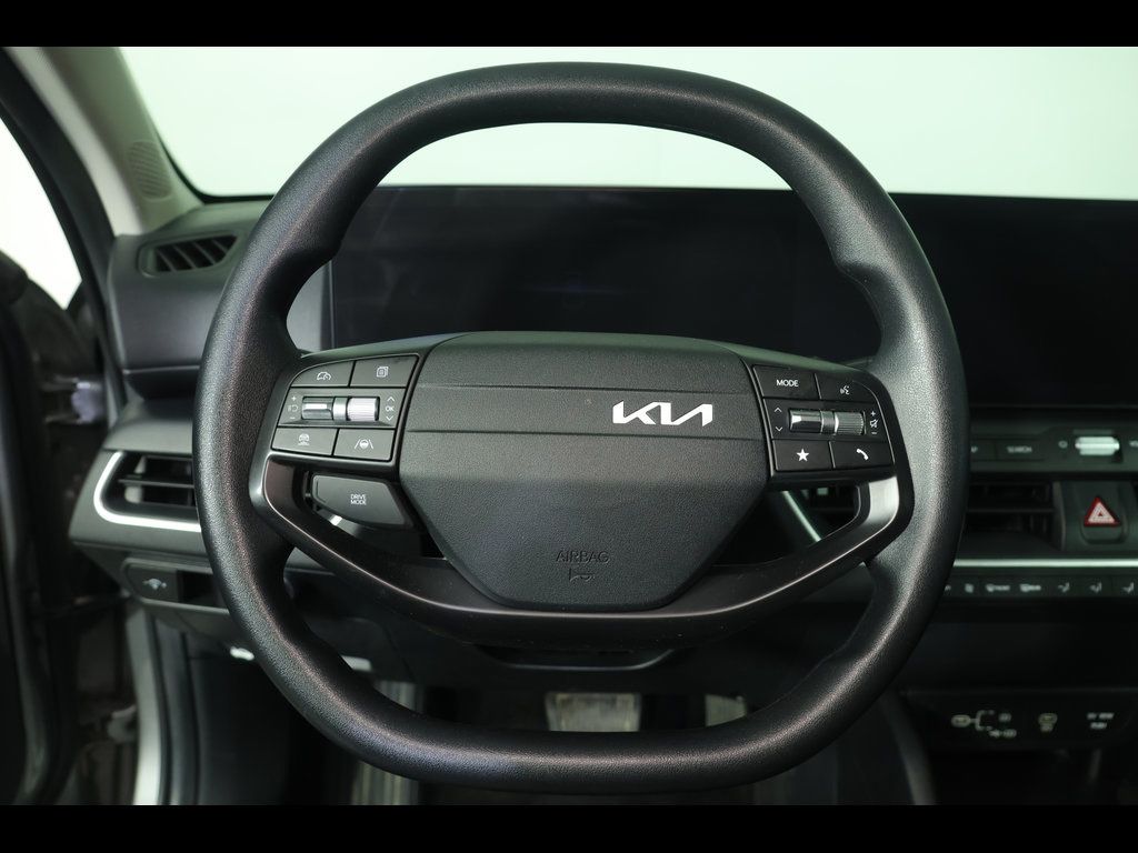 2025 Kia K4 LXS - Photo 17