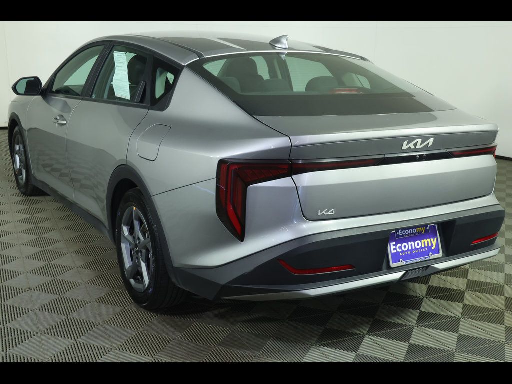 2025 Kia K4 LXS - Photo 10