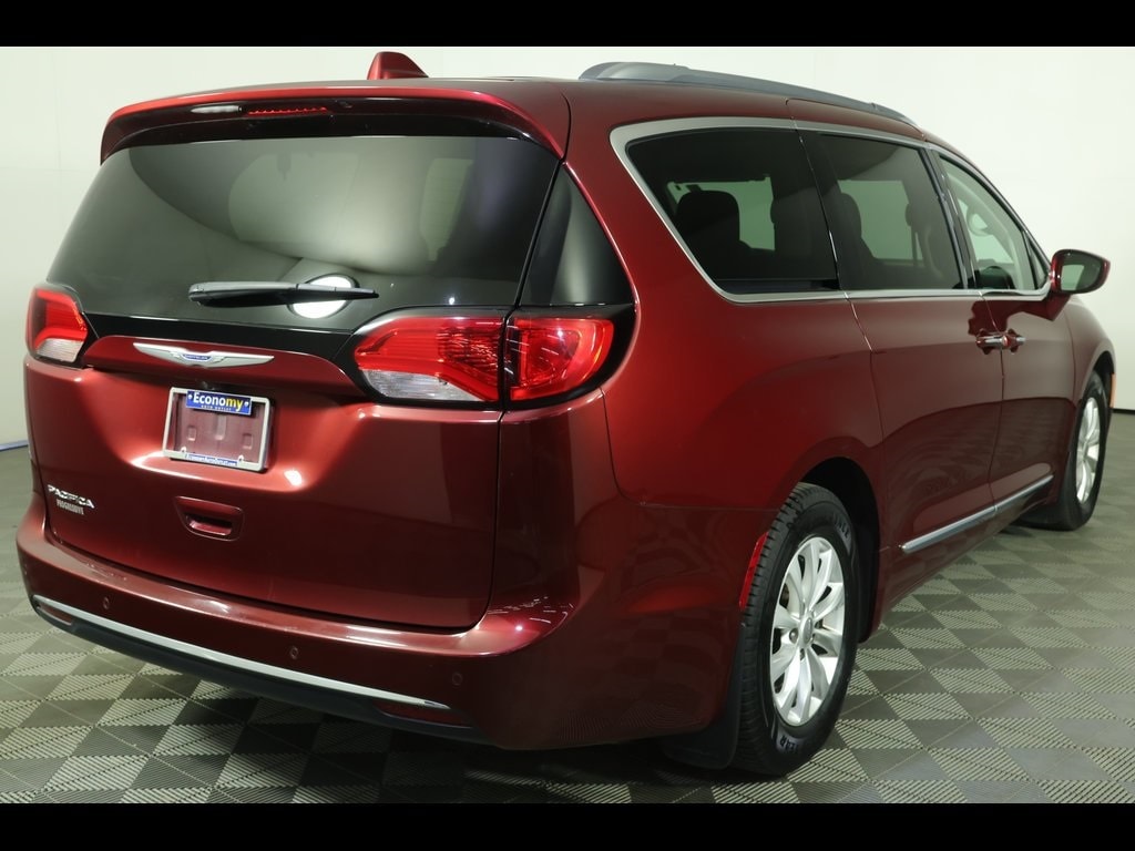 Used 2018 Chrysler Pacifica Touring L Minivan/Van