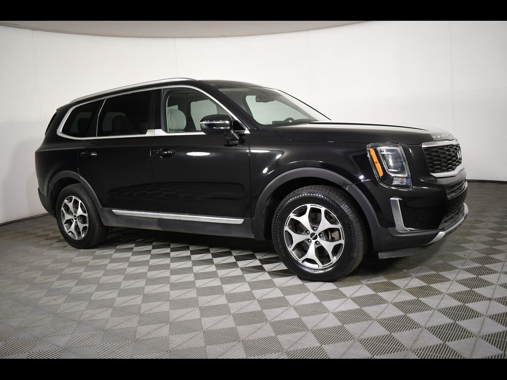 2022 Kia Telluride EX photo 2