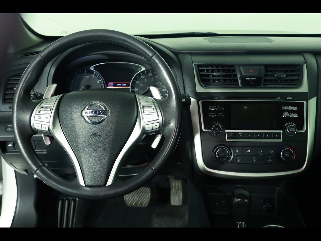 2017 Nissan Altima 2.5 SR photo 3