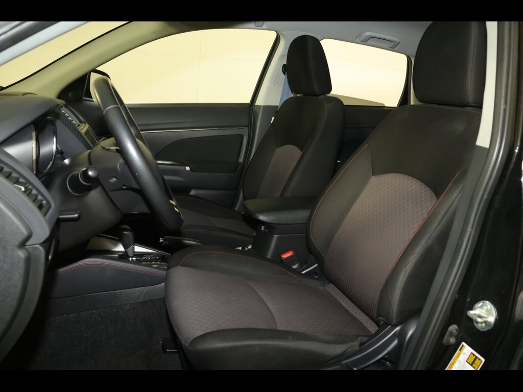 2019 Mitsubishi Outlander Sport SE photo 2