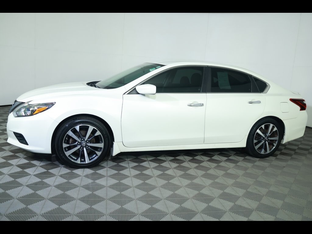 2017 Nissan Altima 2.5 SR photo 4