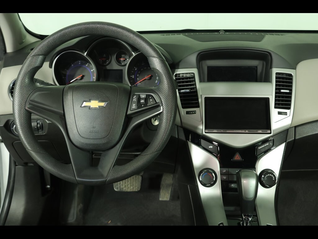 2015 Chevrolet Cruze LS photo 3