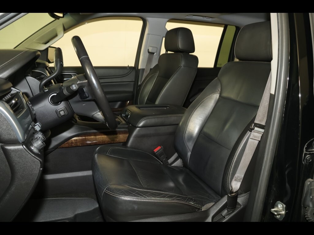 2016 Chevrolet Suburban LT photo 2