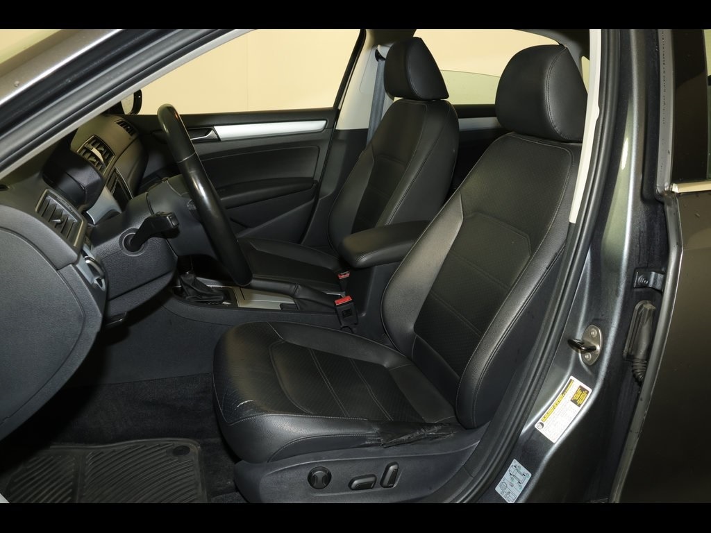 Used 2012 Volkswagen Passat 2.5 SE Sedan
