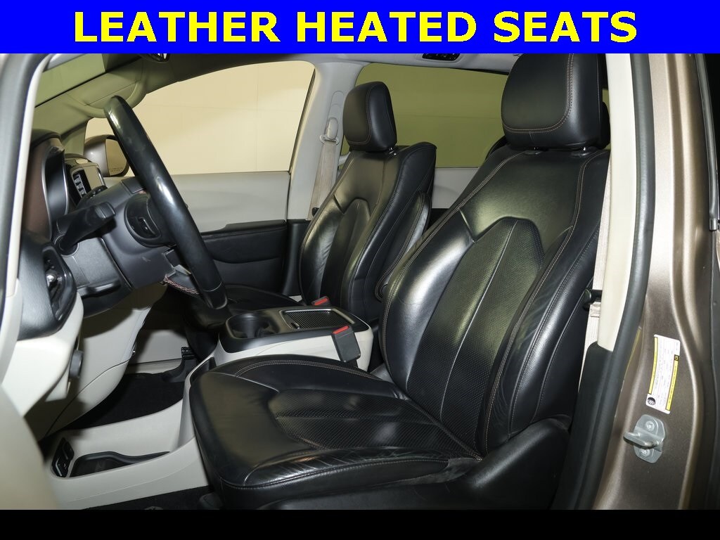 2018 Chrysler Pacifica Touring Plus photo 3