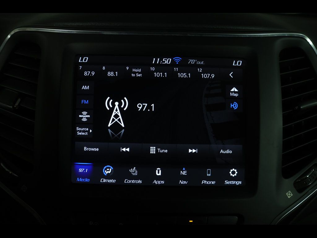 2023 Jeep Cherokee Altitude Lux - Photo 24