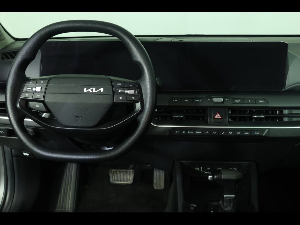 2025 Kia K4 LXS - Photo 12