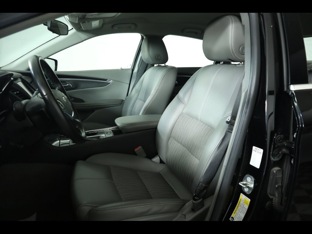 2018 Chevrolet Impala 1LT photo 2