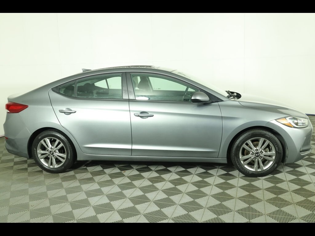 2017 Hyundai Elantra Value Edition photo 2