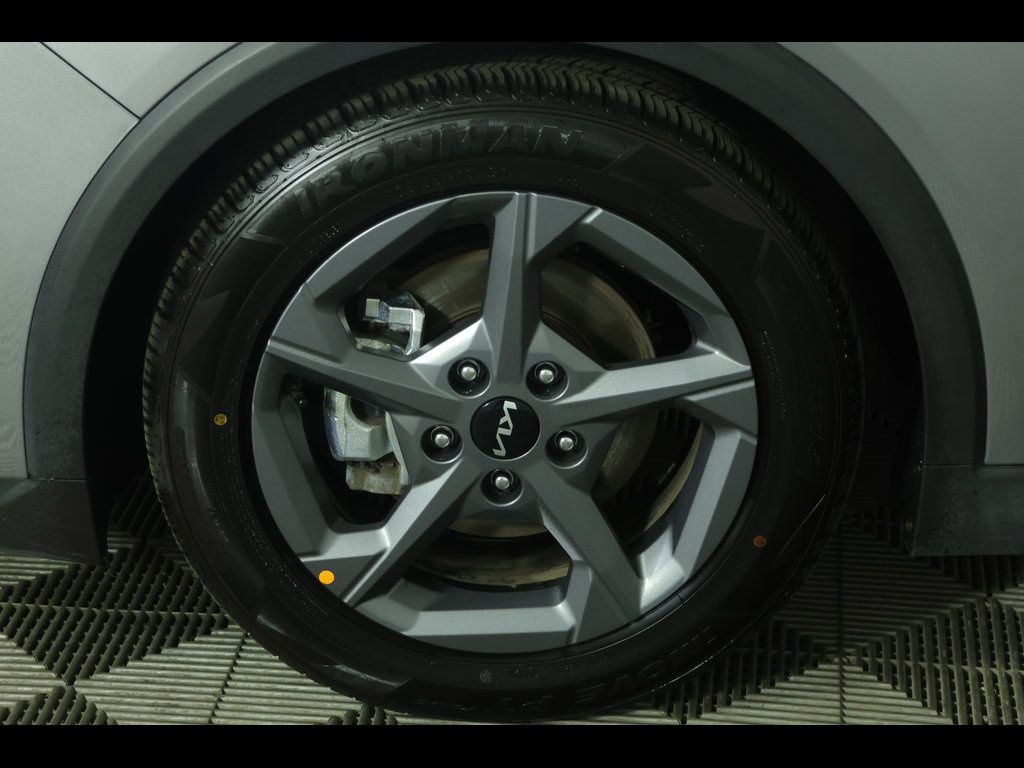 2025 Kia K4 LXS - Photo 13