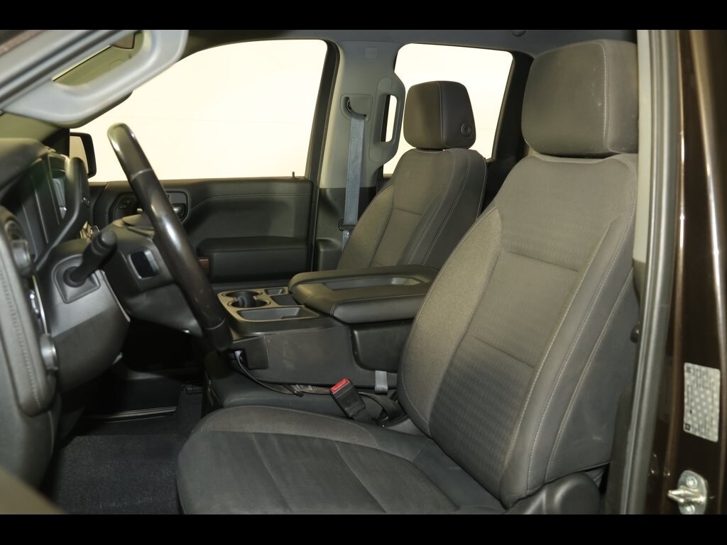 2019 Chevrolet Silverado 1500 LT photo 2