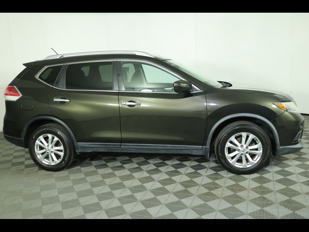 Used 2016 Nissan Rogue SV SUV