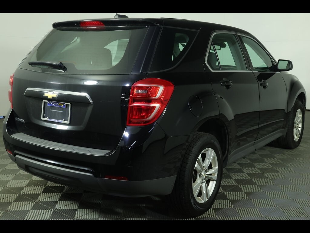 2017 Chevrolet Equinox LS photo 2