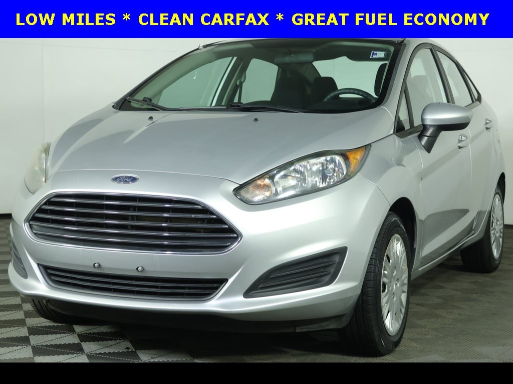 2016 Ford Fiesta S's photo