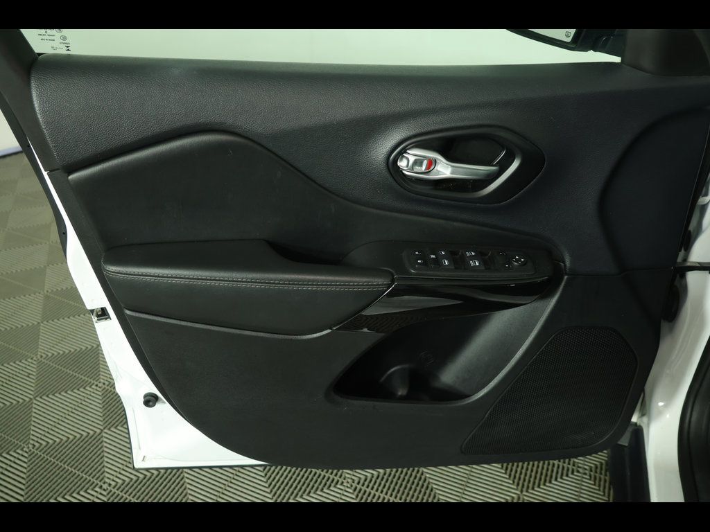 2023 Jeep Cherokee Altitude Lux - Photo 20