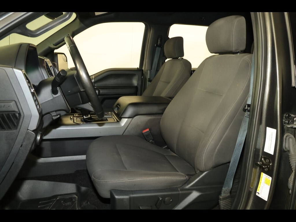 2019 Ford F-150 XLT photo 2