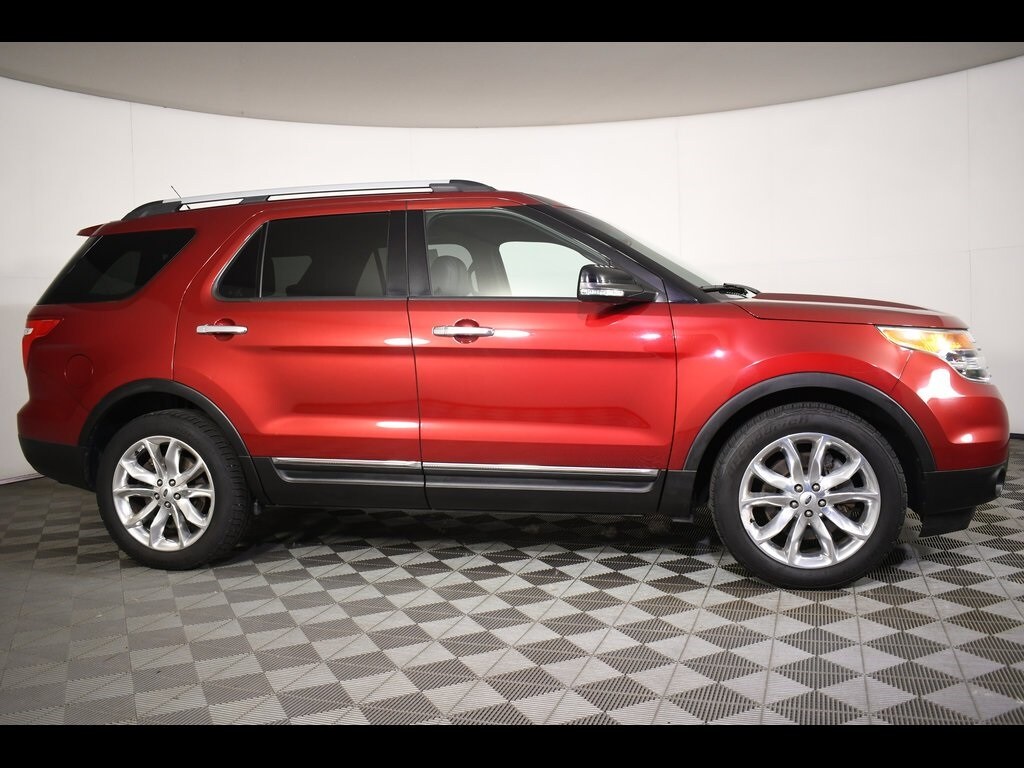 2015 Ford Explorer XLT photo 2