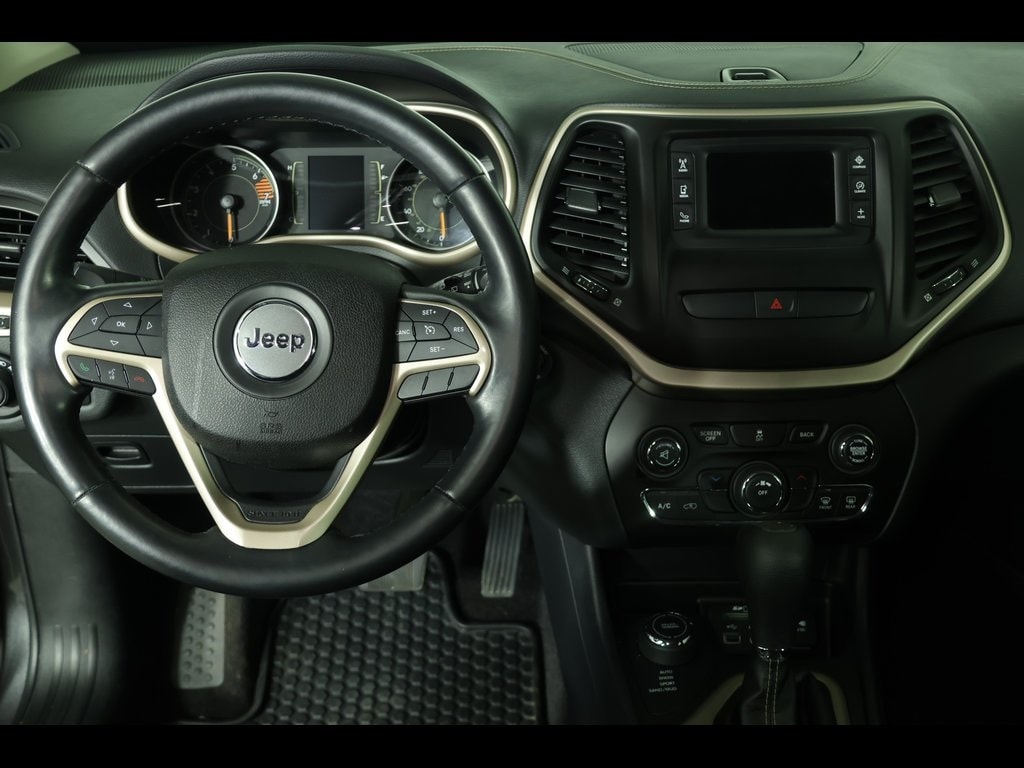 Used 2016 Jeep Cherokee Latitude SUV