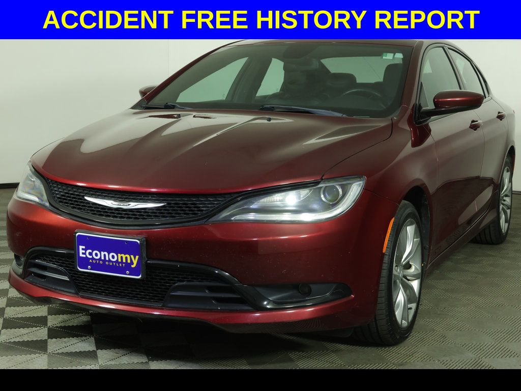 2016 Chrysler 200 S's photo