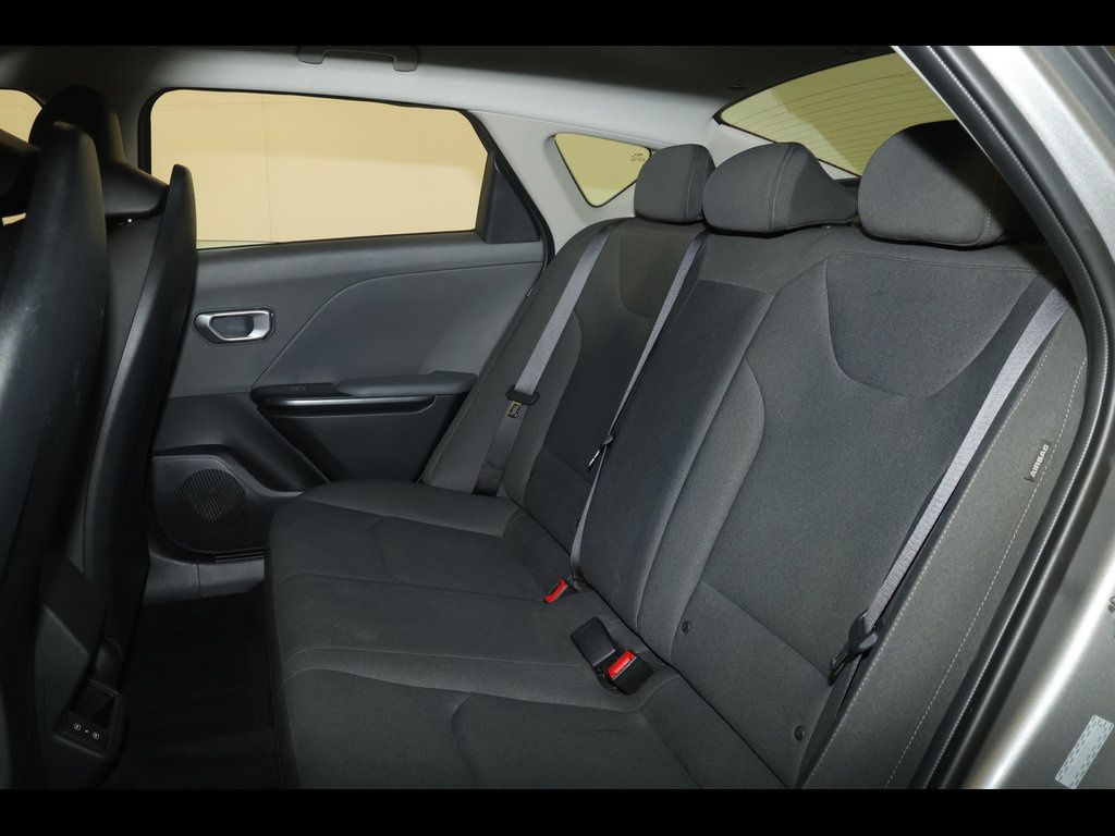 2025 Kia K4 LXS - Photo 16