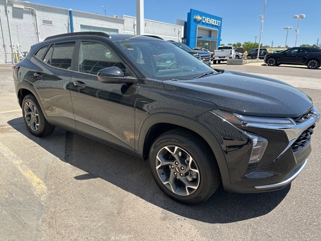 Used 2025 Chevrolet Trax LT with VIN KL77LHEP8SC127250 for sale in Aurora, CO