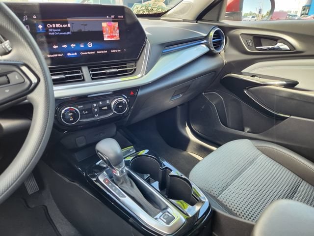 2025 Chevrolet Trax LT - Photo 15
